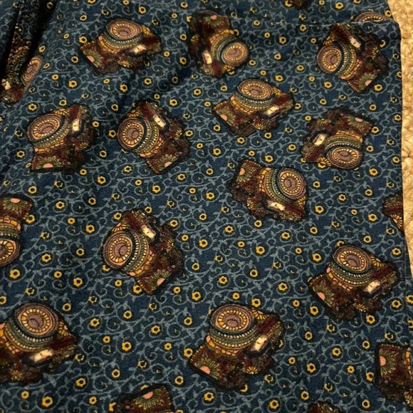 Lularoe camera leggings os - Picture 3 of 4